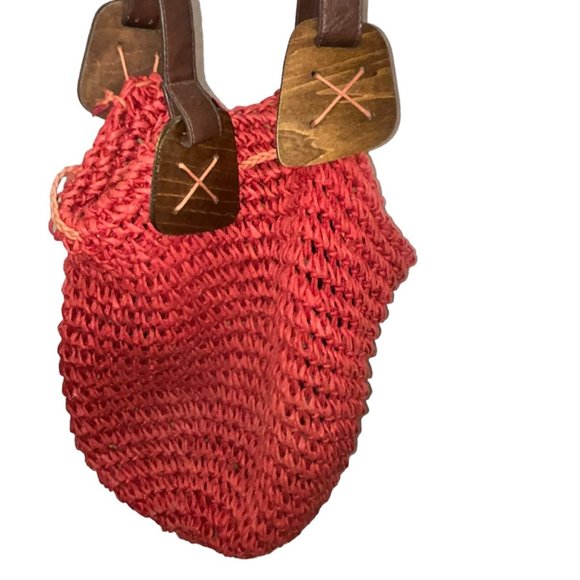 Red Straw all woven by hand Leather wood handles sack bucket bag - Picture 3 of 4